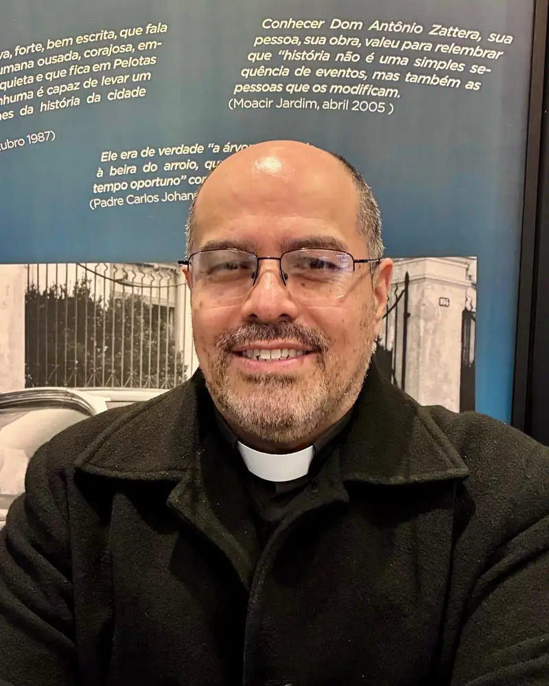 Padre Darvan Hernandez da Rosa